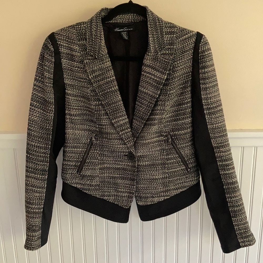 Chic cropped blazer